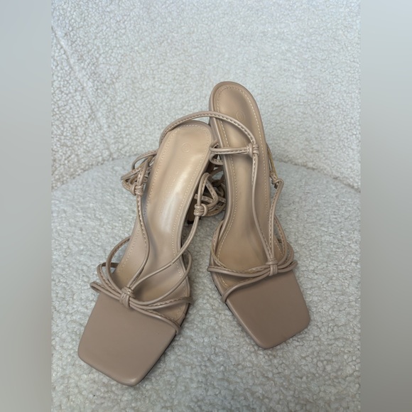 WILD DIVA Laceup heels color nude leather size 8 /NEW - Picture 2 of 11